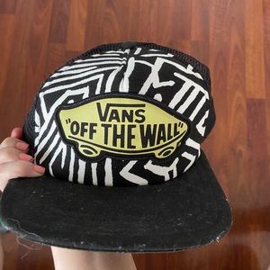 Vans Beach Girl Trucker Hat/SnapBack